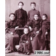 Бабушка Соколова со своими детьми. Углич.